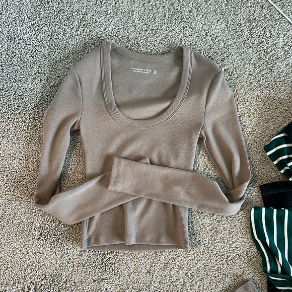 Abercrombie 4 pack XXS long sleeves - Picture 2 of 6
